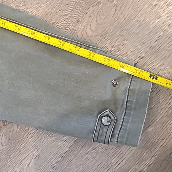 Express Light Khaki Green Cropped Straight High Rise Pants - Picture 9 of 9